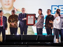 Terima Penghargaan Dari ITUC-AP, Kapolri Komitmen Terus Kawal Kesejahteraan Buruh
