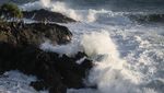 Keindahan Pantai Menganti dengan Batu Lava Kuno