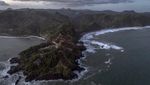 Keindahan Pantai Menganti dengan Batu Lava Kuno