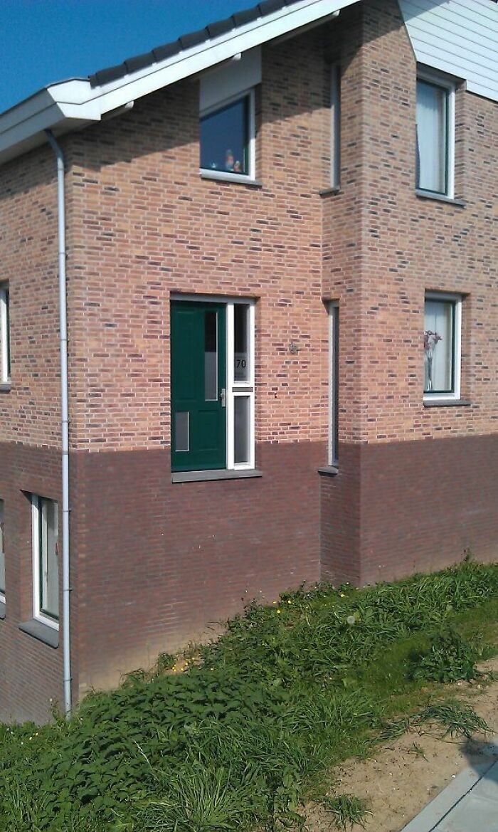 Kocak! Ketika Terlalu Ngide Utak-atik Rumah, Hasilnya Malah Ngaco Alih-alih makin estetik, hasil utak-atik rumah ini justru bikin ngakak. Sejumlah renovasi rumah ini bikin geleng kepala karena hasilnya benar-benar di luar nalar.