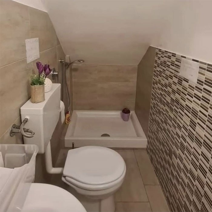 Kocak! Ketika Terlalu Ngide Utak-atik Rumah, Hasilnya Malah Ngaco Alih-alih makin estetik, hasil utak-atik rumah ini justru bikin ngakak. Sejumlah renovasi rumah ini bikin geleng kepala karena hasilnya benar-benar di luar nalar.