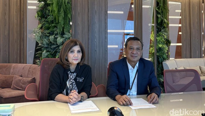 Komisaris Utama Allo Bank Aviliani dan Plt Dirut Allo Bank Ari Yanuanto Asah