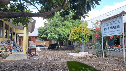 Kondisi sekolah SDN 10 Ampenan, Mataram,  Kamis (10/7/2025) seusai diterbang banjir. (Nathea Citra/detikBali)