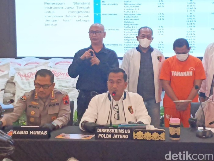 Konferensi pers Polda Jateng soal kasus produksi pupuk palsu di Boyolali, Kamis (10/7/2025). Konferensi pers Polda Jateng soal kasus produksi pupuk palsu di Boyolali, Kamis (10/7/2025).