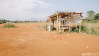 Sebagai sentuhan budaya lokal, Supian menyampaikan keinginannya menamai stadion tersebut “Stadion Gong Si Bolong” sebagai penghormatan terhadap ikon budaya Depok, meskipun nama final masih menunggu persetujuan administratif. 
