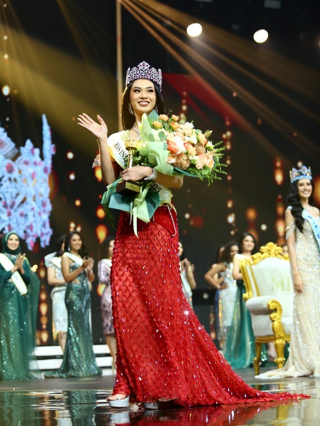 Audrey Bianca Callista sukses membawa pulang mahkota pada Rabu, (9/7/2025). Audrey dinilai memenuhi kriteria sebagai Miss Indonesia 2025 yakni Manners, Impressive, Smart, dan Social (MISS). Foto: Instagram