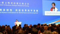 Dalam pandangannya, saat ini dunia sedang berada dalam musim pancaroba global, namun Megawati mengajak para pemimpin dunia untuk tetap optimis bahwa sejarah masih bisa diubah, selama keberanian untuk membela kebenaran dan keadilan tetap menyala. Foto: Dok. PDIP/Monang Sinaga