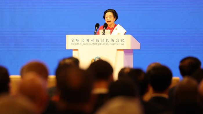Momen Megawati Hadiri Dialog Peradaban Dunia, Usul Piagam Masa Depan Presiden Kelima Republik Indonesia dan Ketua Umum PDI Perjuangan (PDIP), Prof. Dr. (H.C) Megawati Soekarnoputri, mengusulkan lahirnya sebuah deklarasi global bernama “Piagam Masa Depan Bersama” dalam forum Dialog Peradaban Global yang digelar di Wisma Tamu Negara Diaoyutai, Beijing, pada Kamis (10/7/2025).