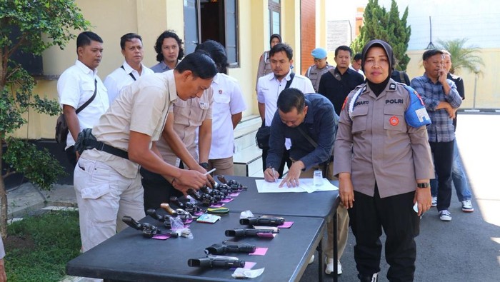 Pemeriksaan kedisiplinan personel Polres Magetan oleh Tim Propam Polda Jatim.