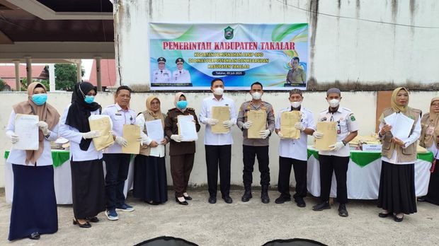 Pemusnahan arsip Pemkab Takalar yang telah lewati masa retensi. Dokumen Istimewa