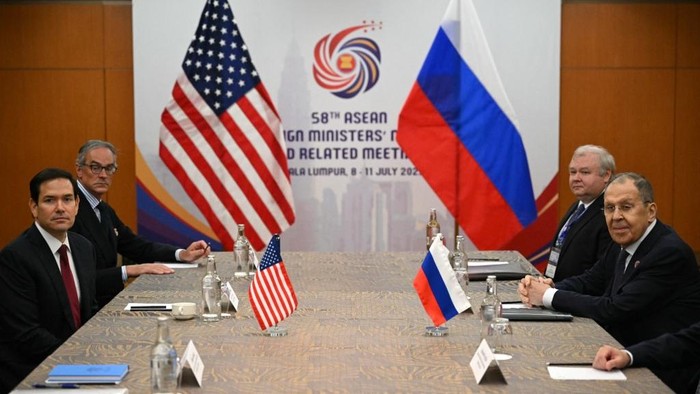 US Secretary of State Marco Rubio (L) meets with Russias Foreign Minister Sergei Lavrov (R) on the sidelines of the ASEAN Foreign Ministers meeting at the Kuala Lumpur Convention Centre in Kuala Lumpur on July 10, 2025. (Photo by Mandel NGAN / POOL / AFP)