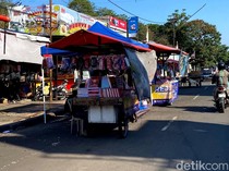 PKL Kuasai Trotoar Jalan Otista Bandung, Pengendara Cuma Elus Dada