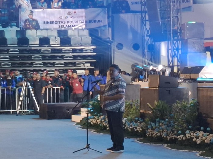 Presiden Partai Buruh Said Iqbal menyebut Kapolri Jenderal Listyo Sigit Prabowo malaikat buruh karena selalu membantu kaum buruh. (Rumondang/detikcom)