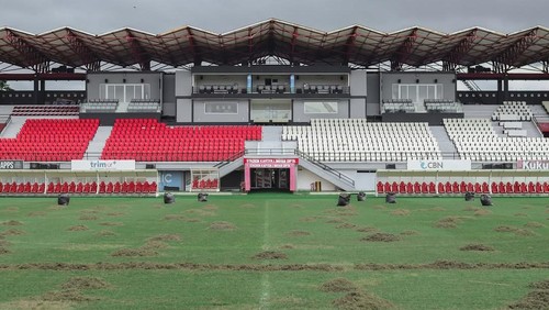 Rumput Stadion Kapten I Wayan Dipta sedang dalam masa perawatan guna menyambut kompetisi Liga Super musim 2025/2026.