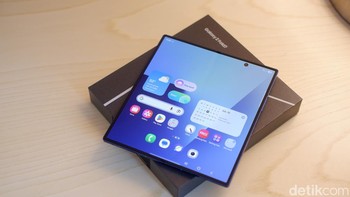 i balik desainnya yang ramping, Galaxy Z Fold7 dibekali prosesor terbaik di kelasnya yang dirancang khusus untuk perangkat Galaxy: Snapdragon 8 Elite for Galaxy. Chipset ini menghadirkan kemampuan on-device AI yang lebih cepat dan mulusFoto: Adi Fida Rahman/detikINET