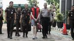 Santai Banget, Buron Interpol Rusia Diekstradisi Pakai Sandal