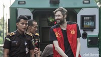 Zverev ditangkap Polda Metro Jaya setelah diketahui kabur dan berada di Indonesia.
