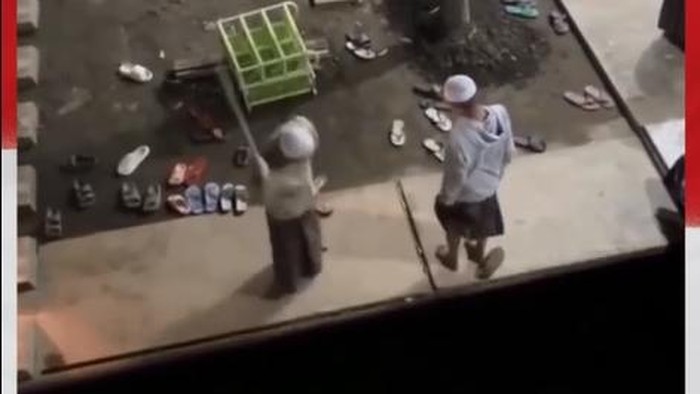 Santri diduga menjadi korban cambuk pengasuh pondok di Malang.