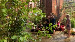 Seni Imersif Sulap Gereja Tua Polandia Jadi Hutan Urban