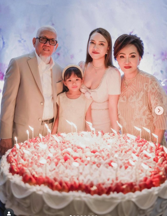 Tepat pada 23 Juni lalu Shandy Aulia resmi berusia 38 tahun. Baru-baru ini ia menggelar pesta meriah untuk merayakan ulang tahunnya. Foto: Instagram/@shandyaulia