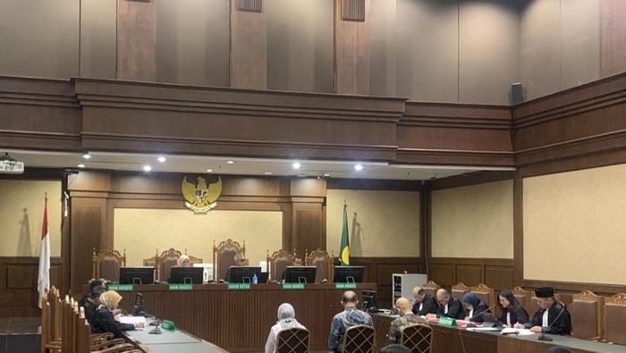 Sidang dakwaan tiga mantan petinggi PT ASDP Indonesia Ferry di kasus dugaan korupsi akuisisi saham PT Jembatan Nusantara di Pengadilan Tipikor Jakarta, Kamis (10/7). (Mulia Budi/detikcom)