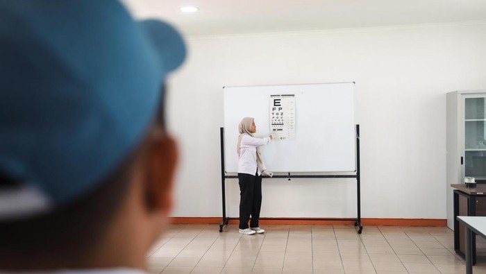 Siswa Sekolah Rakyat di Sentra Terpadu Pangudi Luhur Bekasi telah menjalani serangkaian kegiatan cek kesehatan gratis.