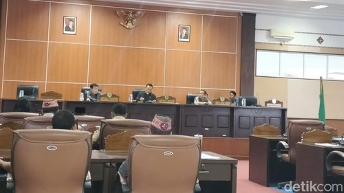 Suasana Rapat Paripurna DPRD Manggarai Barat, Kamis (10/7/2025)