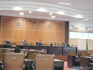 DPRD Soroti Truk Pelat Luar di Labuan Bajo, Jalan Rusak-Tak Bayar Pajak