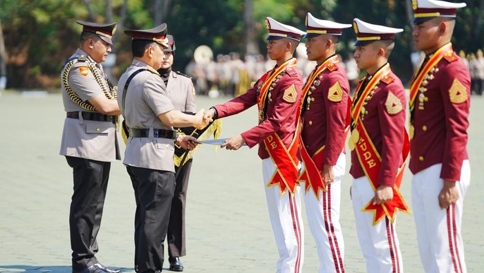 Taruna Akpol Penerima Penghargaan