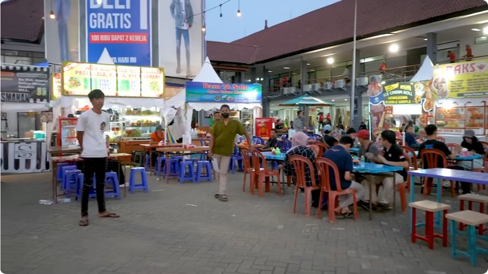 Tasyi Athasyia Tasyi Athasyia kulineran di PRJ 2025, cicip makanan di UMKM