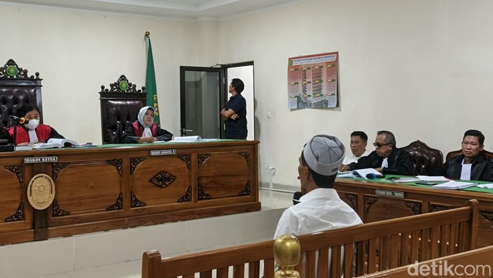 Terdakwa kasus uang palsu Muhammad Syahruna dihadirkan sebagai saksi untuk Annar saat sidang di PN Sungguminasa.