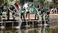 Selain dari koperasi yang tersedia, Batalyon ini juga dilengkapi dengan Kompi pertanian, perkebunan, perikanan dan peternakan agar dapat bermanfaat bagi masyarakat sekitar.
