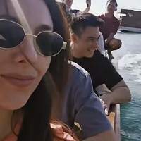 Momen keseruan para artis tersebut terlihat dari unggahan mereka di Instagram. Seperti dalam foto, terlihat Wulan dan Baim yang berada dalam satu perahu. Foto: Instagram