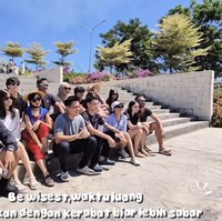 Liburan bersama, terlihat geng artis tersebut kompak berpose bareng untuk mengabadikan momen mereka. Foto: Instagram