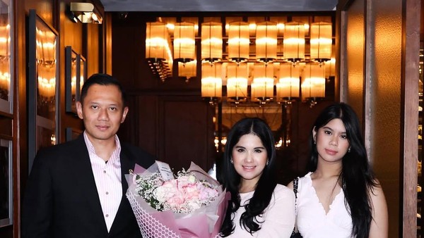 Potret Manis Annisa Pohan & AHY Rayakan 20 Tahun Pernikahan, Aira Bikin Salfok