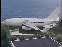 Atta Halilintar Mah Bebas! Ikut Tren Aura Farming Penari Pacu Jalur di Atas Pesawat