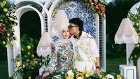 Tak hanya kejutan saja, Atta Halilintar juga gelar pesta ulang tahun untuk Aurel di Bali. Konsepnya menarik dan penuh warna. Foto: Instagram @attahalilintar/@aurelie.hermansyah
