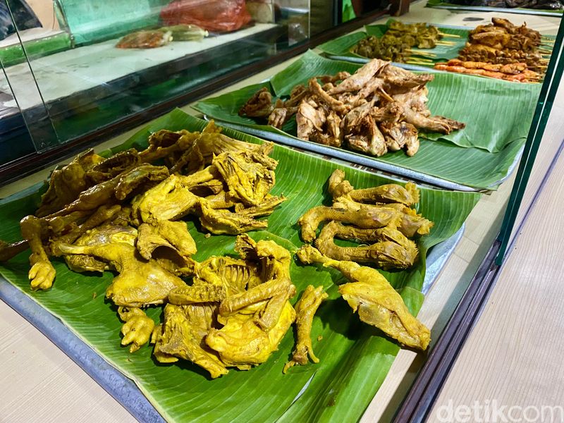 Menu Makanan dan Prasmanan di Restoran Ayam Goreng Fatmawati Cabang Jakarta