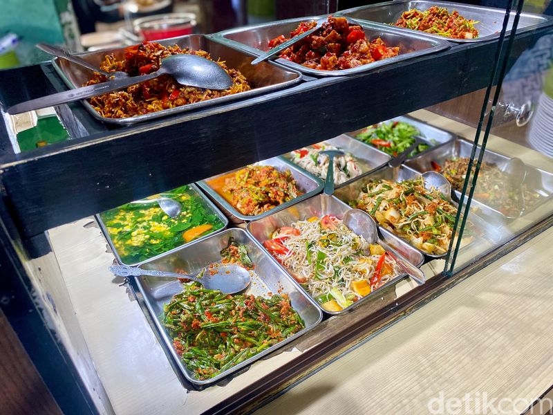 Menu Makanan dan Prasmanan di Restoran Ayam Goreng Fatmawati Cabang Jakarta