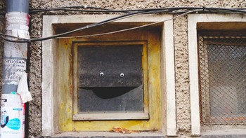 Seni ini mengajak semua orang untuk melihat dunia dengan perspektif yang segar. Foto: Street Art Utopia