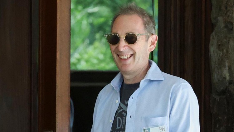 Bikin Heboh! Para Miliarder dan CEO Besar Kumpul Rahasia di Sun Valley Andy Jassy, CEO of Amazon, arrives at The Sun Valley Resort for the Allen and Company Sun Valley Media and Technology Conference in Sun Valley, Idaho, U.S., July 8, 2025. REUTERS/Brendan McDermid