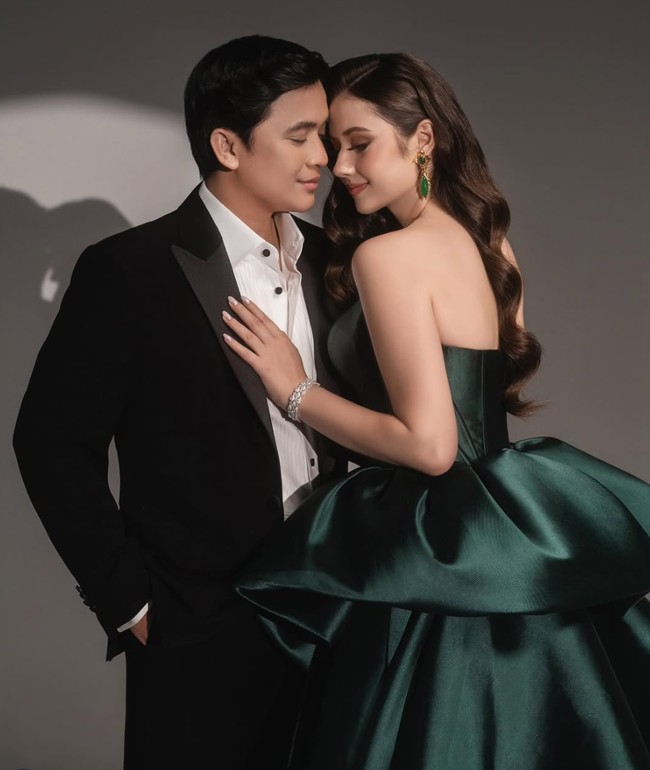 Pada bulan Mei, fotografer Rio Motret sempat membagikan foto-foto prewedding Billy dan Vika. Terlihat keduanya yang tampil mesra dan romantis. Foto: Instagram/@bilsky16