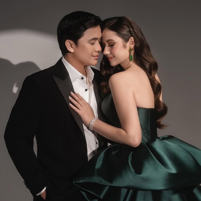 7 Foto Mesra Billy Syahputra & Vika Kolesnaya yang Ternyata Sudah Menikah