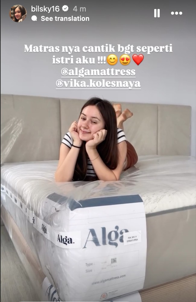 Baru-baru ini Billy juga mengunggah foto Vika dan memanggilnya dengan sebutan istri. Matras nya cantik bgt seperti istri aku!!! tulisnya. Foto: Instagram/@bilsky16