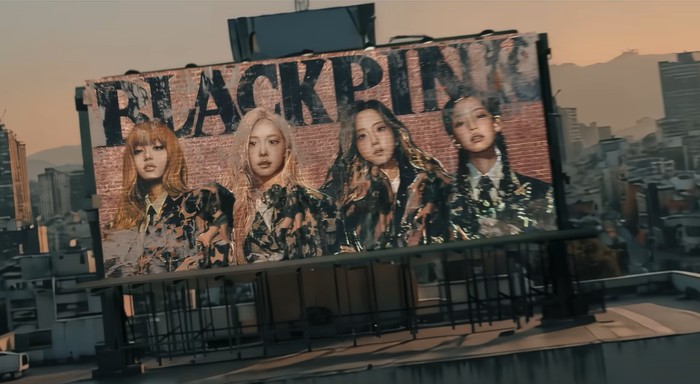 BLACKPINK Adegan dalam MV JUMP BLACKPINK.