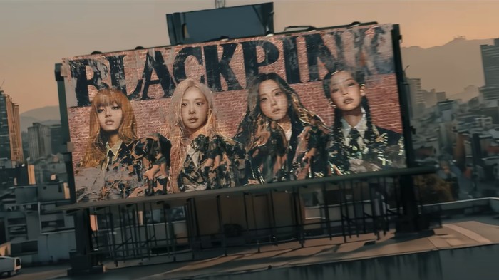 Adegan dalam MV JUMP BLACKPINK.