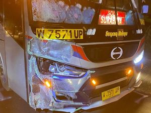Gagal Nyalip Truk, Bus Sugeng Rahayu Hantam Pemotor hingga Tewas di Sragen