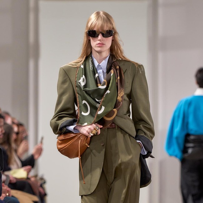 Foto: Celine Spring 2026, Koleksi Perdana Desainer Michael Rider