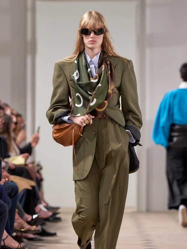 Foto: Celine Spring 2026, Koleksi Perdana Desainer Michael Rider
