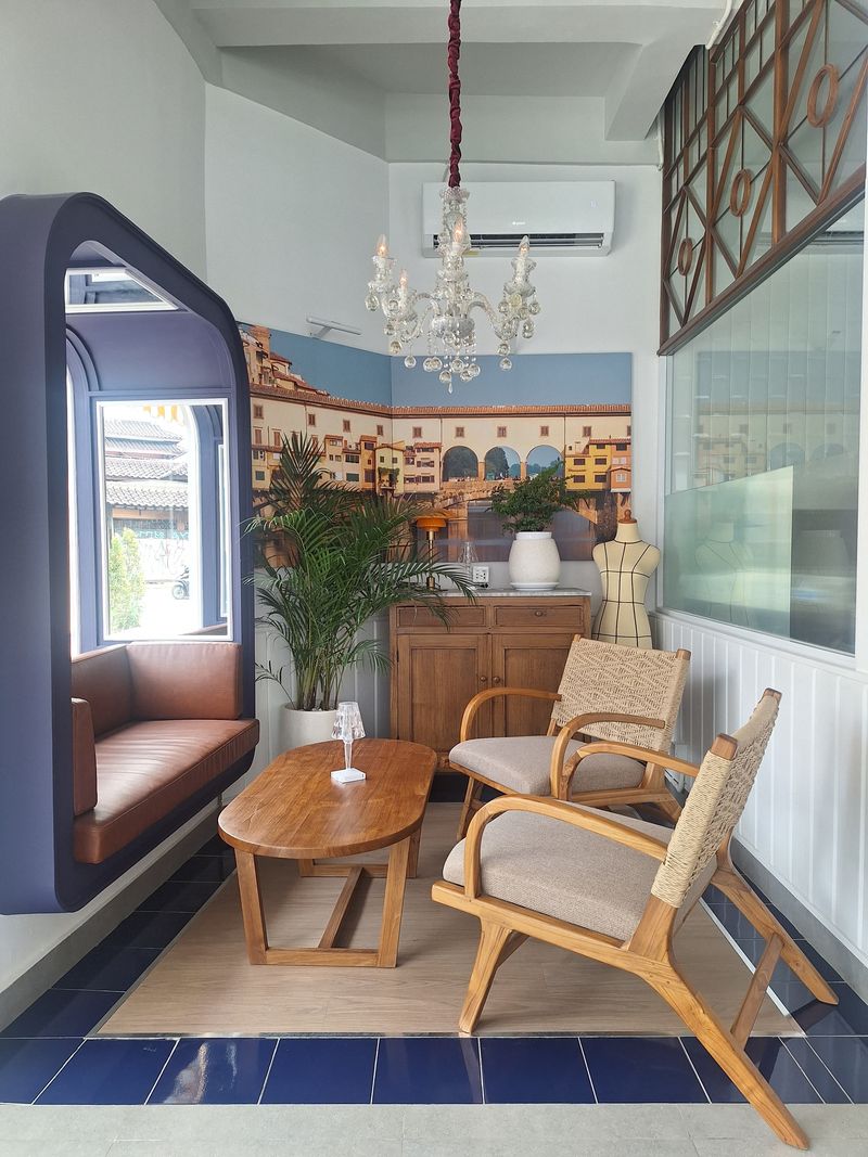 CRU Corner Bistro di Kemang, Jakarta Selatan.